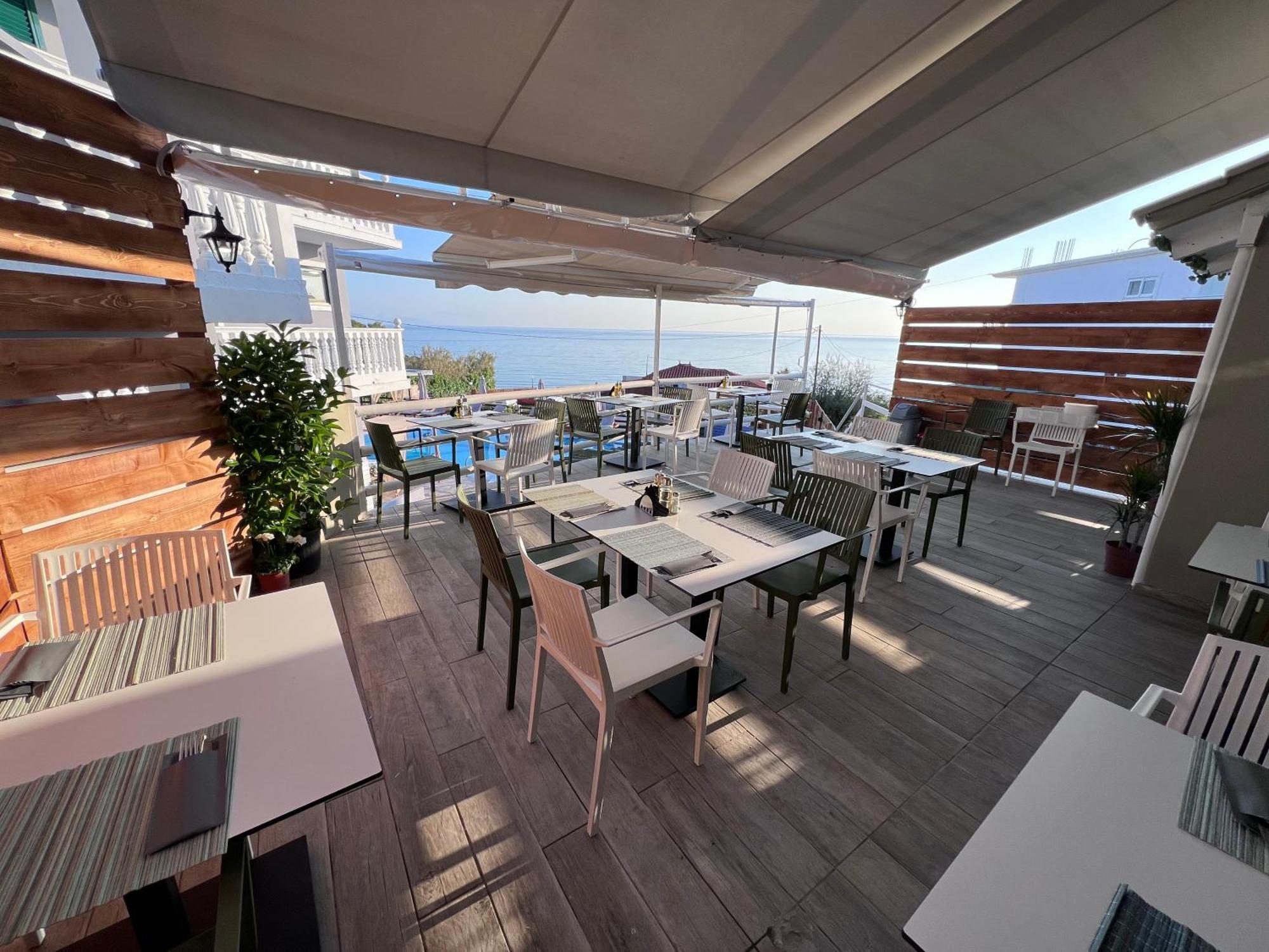 Amarylis Beachfront Studios Amoudi Exterior photo